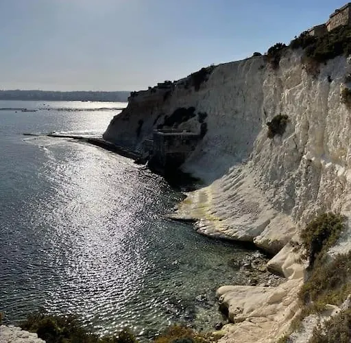 Sunrise - Modern Near The Διαμέρισμα Birżebbuġa